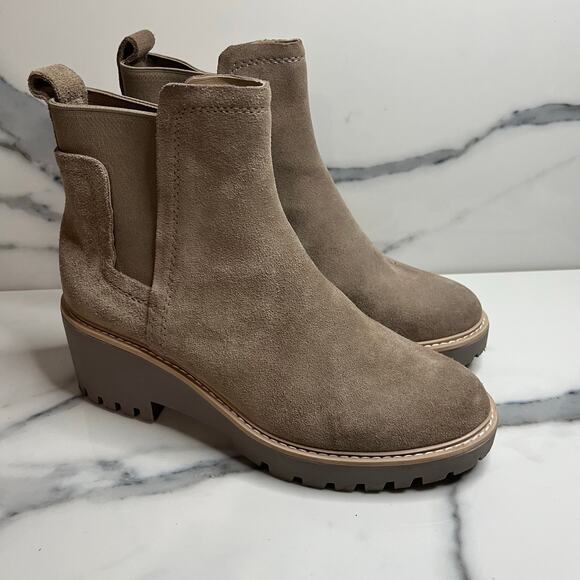 Dolce Vita | Women's Neutral Suede Lug Sole Pull-On Hailey Chelsea Boots Sz 7 - Picture 1 of 9